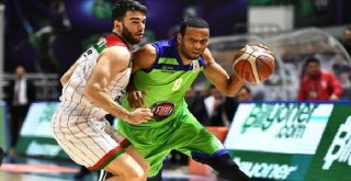 Pınar Karşıyaka Bursa’da galibiyeti hediye etti...