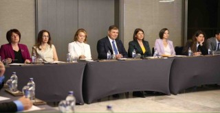 Başkan Tugay ilçe belediye başkanlarıyla toplantı yaptı