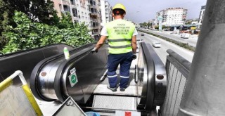 Asansör ve yürüyen merdivenlerin bakımı için özel ekip...