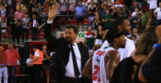 Ufuk Sarıca 3 yıl daha Pınar Karşıyaka'da