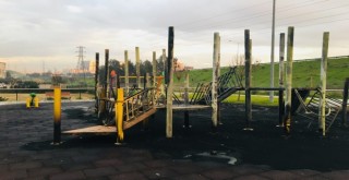 Bu kez de Zübeyde Hanım Mahallesi'nde çocuk parkı yandı...