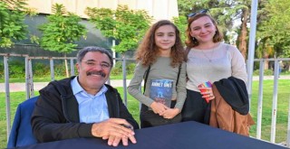 Ahmet Ümit okurlarıyla İZKİTAP'ta buluştu