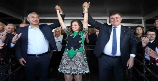 Dr. Cemil Tugay, Karşıyaka’daki görevini B. Yıldız Ünsal’a devretti