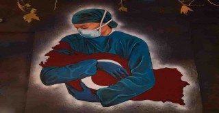 Efes Selçuk duvarlarından sağlık çalışanlarına teşekkür