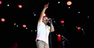 Aliağa'da yağmur altında müzik şöleni