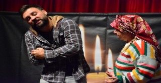 Torbalı'da uyuşturucunun zararları tiyatro ile anlatıldı