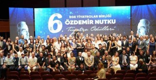 İzmir Şehir Tiyatroları’na anlamlı ödül