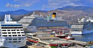 Alsancak Limanı’na aynı gün 3 yolcu gemisi geldi