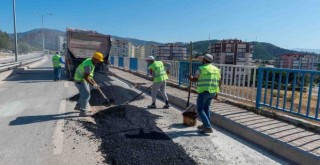 Karşıyaka'da yağmur suyu hattı çalışmaları sürüyor