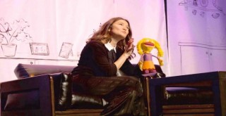 Seçme adlı kadın tiyatro oyunu Karşıyakalılarla buluşuyor