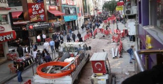 Karşıyaka Çarşısı yenileme çalışmaları başladı