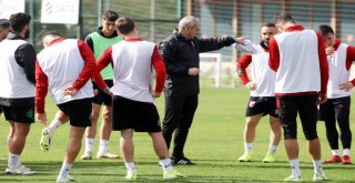 Karşıyaka, Cenk Ahmet ve Mehmet'i riske etmeyecek