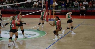 Karşıyaka filede Yeşilyurt'u ağırlıyor