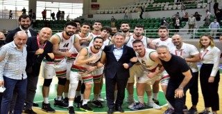 Bornova Belediyesi Karşıyaka, Akhisar'ı farklı yendi