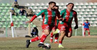 Karşıyaka krizlere rağmen takipte...