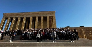 Genç İzmirliler Ata’nın huzurunda