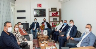 Belediye Başkanı Tugay, Ak Parti'yi ziyaret etti