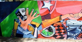 Meksikalı Roberto depremi Karşıyaka'da resmetti