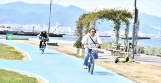 İzmir’de bisiklet hayatın her alanında