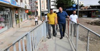 Başkan Gümrükçü Çiğli’yi karış karış geziyor