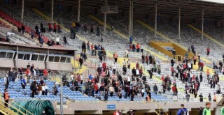 Karşıyaka'da oynanan futbol taraftarı kaçırdı