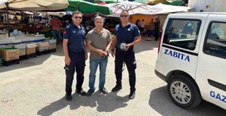 Gaziemir Belediyesi zabıtasından örnek davranış