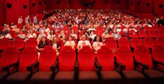 Gaziemirli 700 kadın Bergen’i izledi