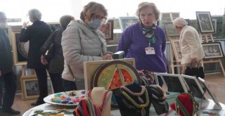 Karşıyakalılar sanatla yaş alıyor