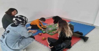 Ebeveyn Bilgi ve Eğitim Merkezi’nde eğitimler sürüyor