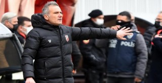 Güracar: Sahada çok garip bir hakem yönetimi vardı