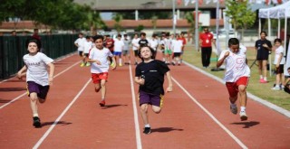 Karşıyakalı genç atletler 19 Mayıs için piste çıktı