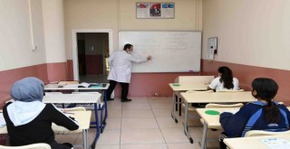 Karabağlar Belediyesi eğitimde fırsat eşitliği yaratıyor