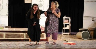 Hamam oyunu Karşıyaka'da sahnelendi