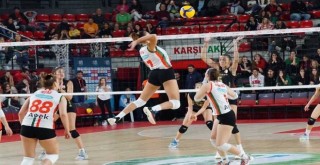 Karşıyaka, Vakıfbank'ı rahat geçti