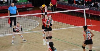 Karşıyaka, NHZ Havran Belediyespor'u rahat geçti