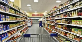 Karşıyaka'daki markette hırsızlık... Ispanağı da çaldılar...