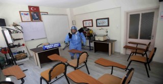 Karabağlar’da kahvehaneler ve sürücü kursları dezenfekte ediliyor