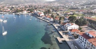 Foça’nın sahil şeridi baştan aşağı yenilendi