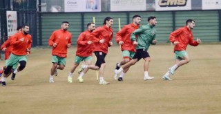 Karşıyaka ilk yarıyı kayıpsız kapatmak istiyor