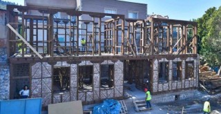 Carfi Konağı yeniden ayağa kalkıyor