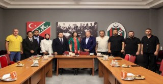 Arjantin Başkonsolosu Karşıyaka'yı ziyaret etti