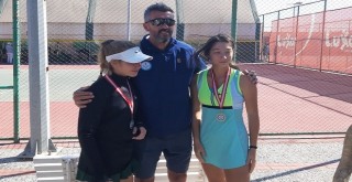 Alaçatı kortlarında Karşıyaka rüzgarı esti, Kesal birinci oldu