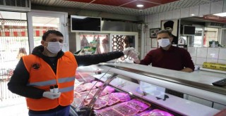 Menderes’te el dezenfektanı dağıtıldı