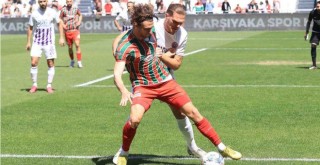 Karşıyaka evinde üzgün...