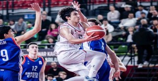 Pınar Karşıyaka'nın gençleri Anadolu Efes'i elinden kaçırdı