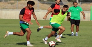 Karşıyaka, galibiyetle tanışmak istiyor