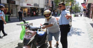 Karşıyaka'da yaya yollarında scooter ve motor denetimi