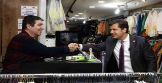 CHP İzmir Milletvekili Adayı Yücel, Karşıyaka'da esnafla bir araya geldi