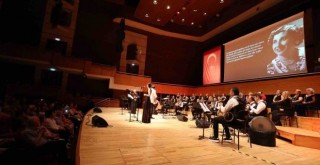 “Cumhuriyetin Divası” Müzeyyen Senar konserle anıldı