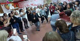 Karşıyakalı kadınlar eğlenceye doydu